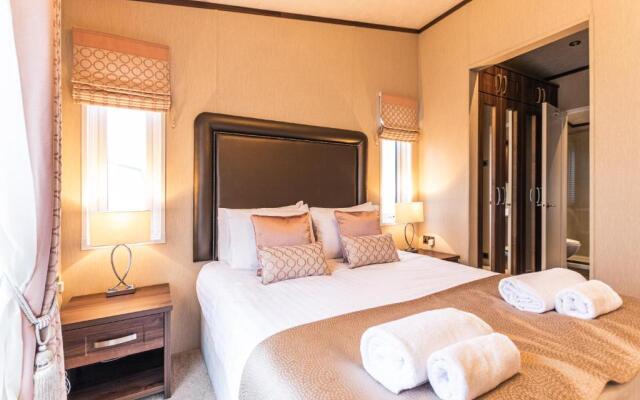 Lakeside Gem with Hot Tub