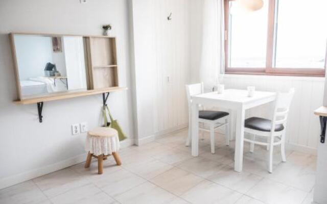 Gurembat House - Blue 101