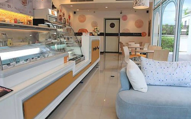 Avion Hotel