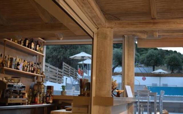Irini Patira Apartments and Studios