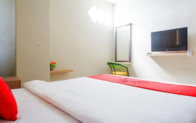 Reddoorz Plus Near Rs Hermina Kendari