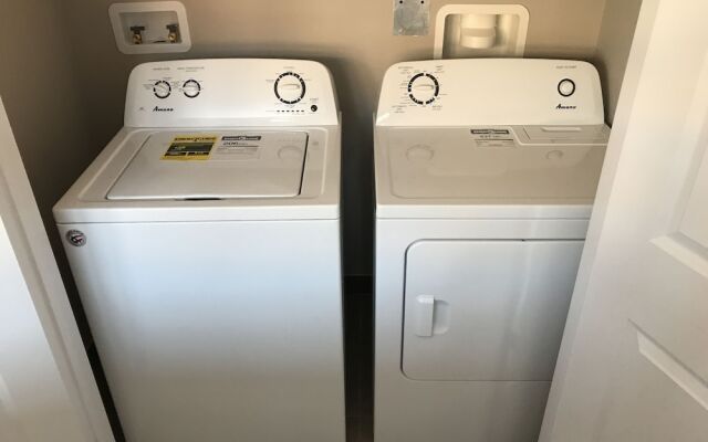 Upscale Lake View Town Home