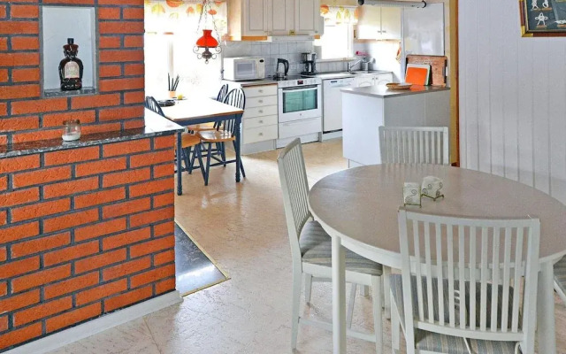Summer Cottage Near the Beach