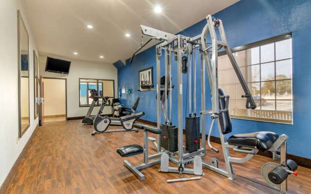 Comfort Inn & Suites near Bethel College