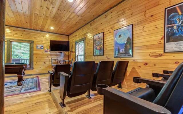 Old Hickory Lodge - Four Bedroom Cabin