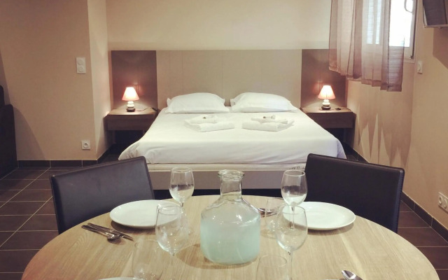 Villa Serafina Apartments