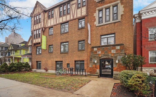 Trendy Studio Apt - Kenwood rep