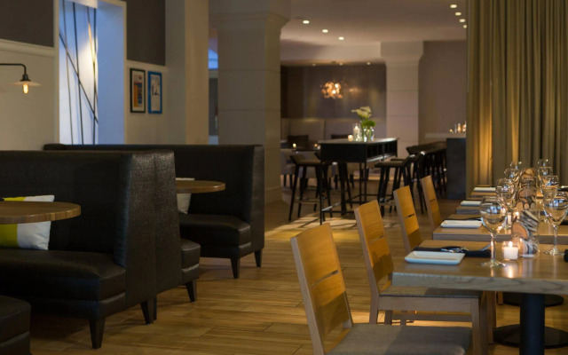 Renaissance Meadowlands Hotel