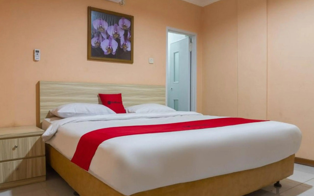 RedDoorz near Istana Plaza 2