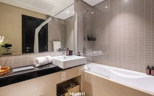 Stylish Marina-front 2BR Near Top Attractions
