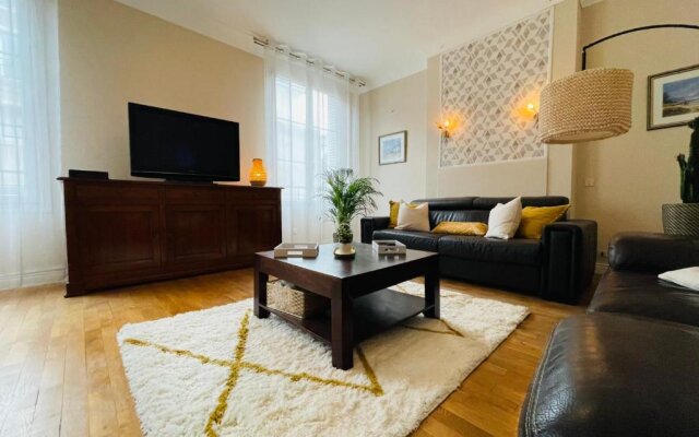Charming 3-bedroom apartment in the heart of Tours