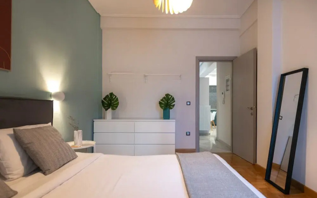 Phaedrus Living: City Center Luxury Flat Iofontos