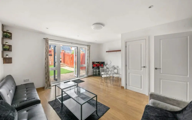 Charming 3 Bedroom House in Reading