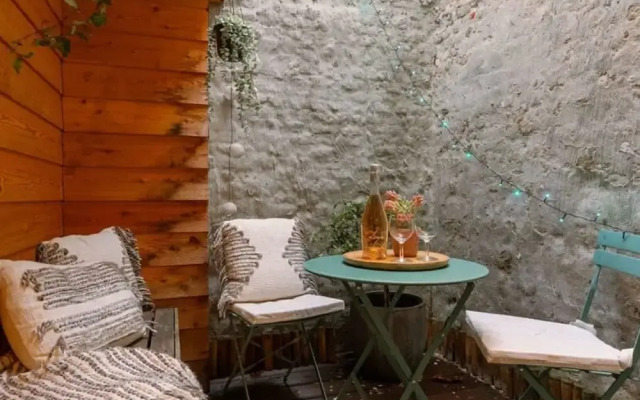 Homely Duplex Near Historic City Center Station