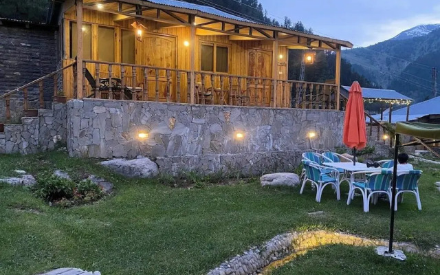 Grey Walls Mountain Huts & Cottages