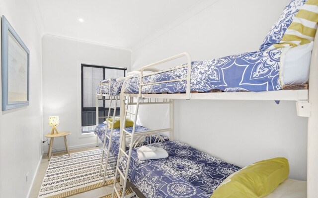 Fingal Breeze at Fingal Bay