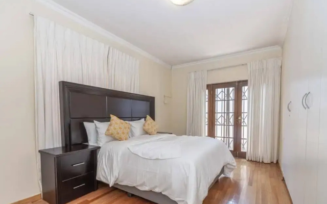Super Spacious Fun Home! With Pool, Den and Bar