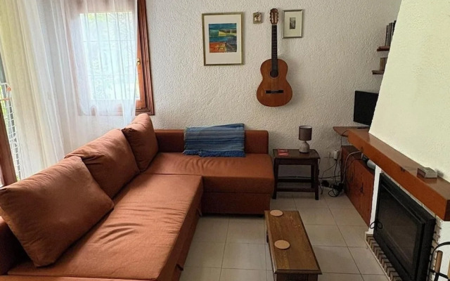1 Bed-sleeps 2-gardens-pool-10 Min To Beach