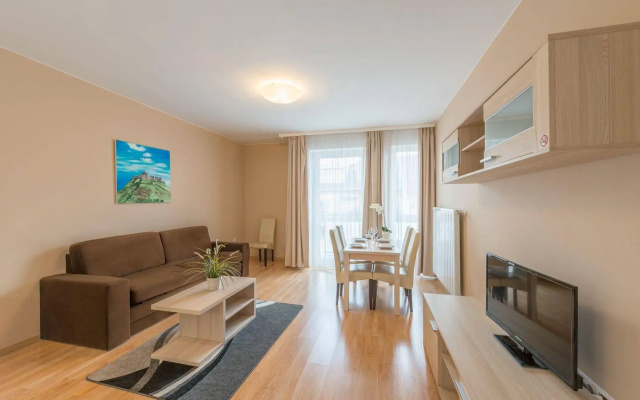 Corvin Plaza Apartments & Suites
