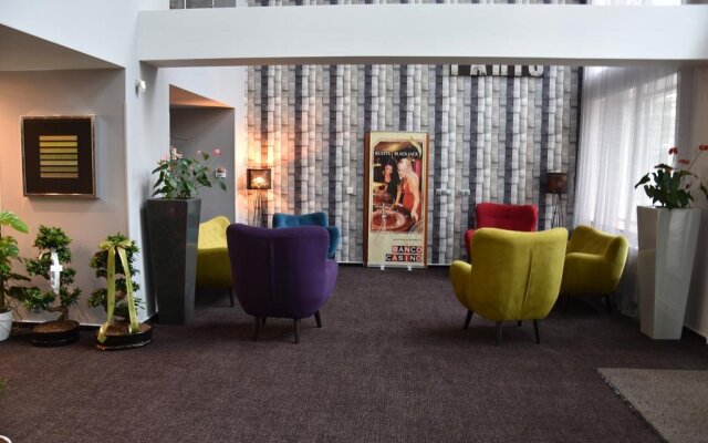 Empire Hotel