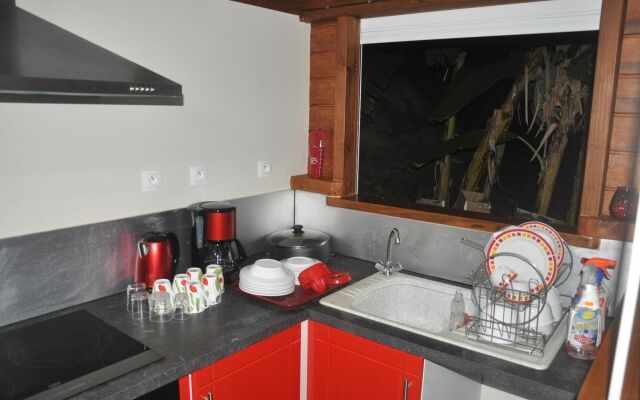 Bungalow With 2 Bedrooms in Bouillante, With Terrace and Wifi - 100 m