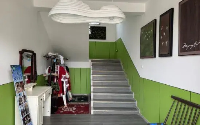 Hongyuan Qingfeng Yashe Homestay
