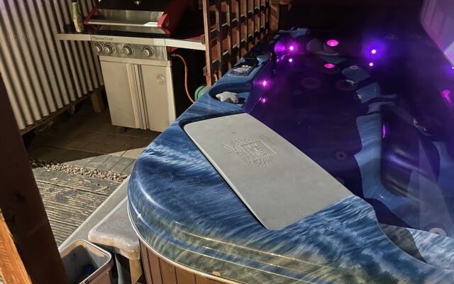 Urban Retreat Hot Tub Bar Ev Charger