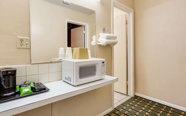 Rodeway Inn & Suites Raton