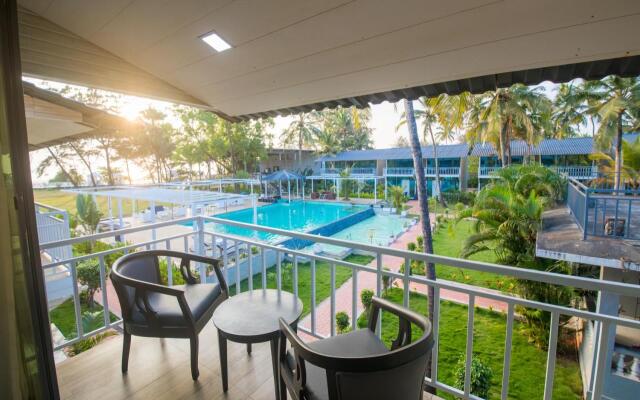 Foxoso La Beach Resort & Spa