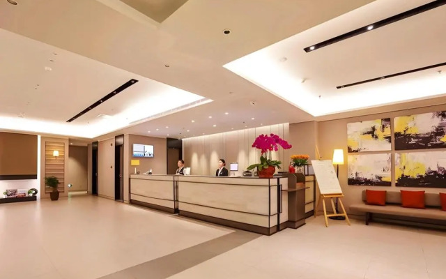 Home Inn Plus (Dalian Development Zone Jinma Road Wanda Plaza)