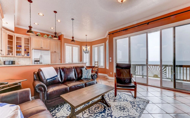 Sun and Surf by Vtrips