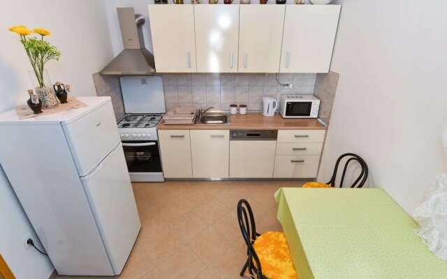 Holiday Home in Veli Iz With Fenced Garden