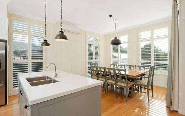 Hampton on Apollo - Ocean Mountain View Creekside Retreat Pet Friendly Free EV Charger Fireplace Wood Supplied During Winter – Guest Rooms – Apollo Bay