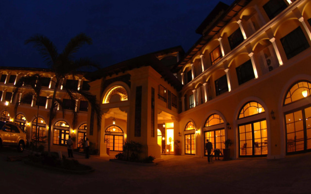Planta Centro Bacolod Hotel & Residences