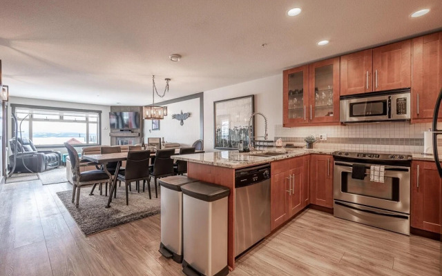 Talon's Reach - Luxury 3 Bdrm W/hot Tub & Mtn View