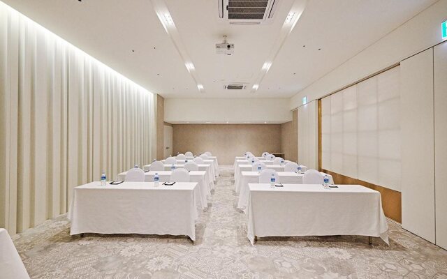 Royal Emporium Incheon Airport Hotel