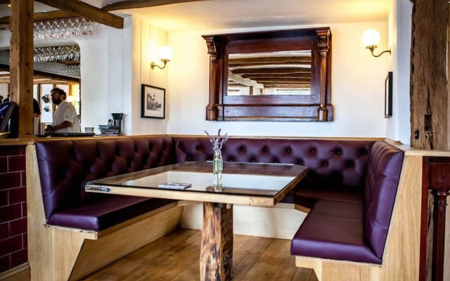 The Horse & Cart Inn