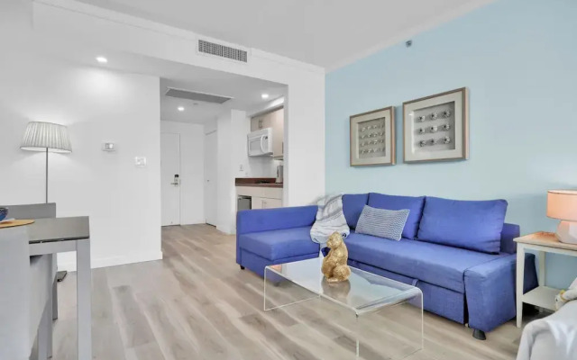 Beautiful Blue Gold Studio Ocean View