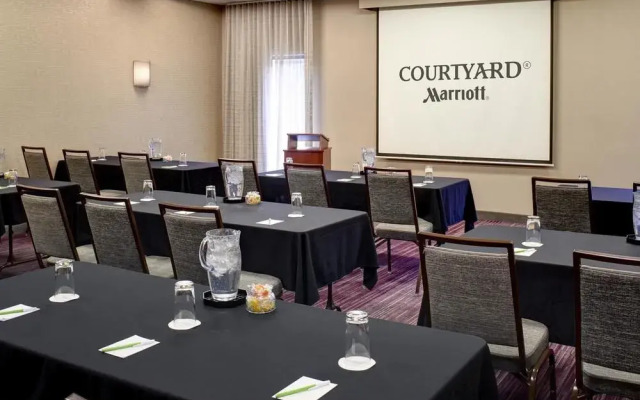 Courtyard by Marriott Milwaukee Brookfield