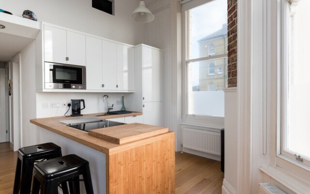 1 Bedroom Seafront Flat in Hove