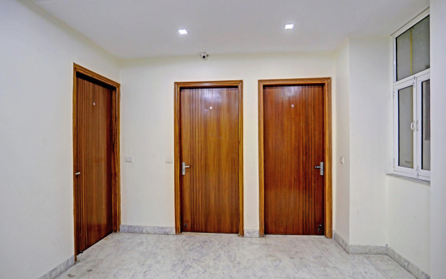 OYO Townhouse 79643 Oyo Townhouse Hotel Merriment Near ISKCON Temple Noida