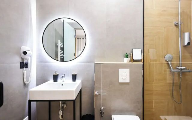 Grandstay Central 104