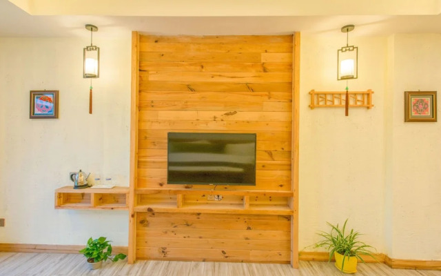 Floral Hotel Fenghuang Huercaowu