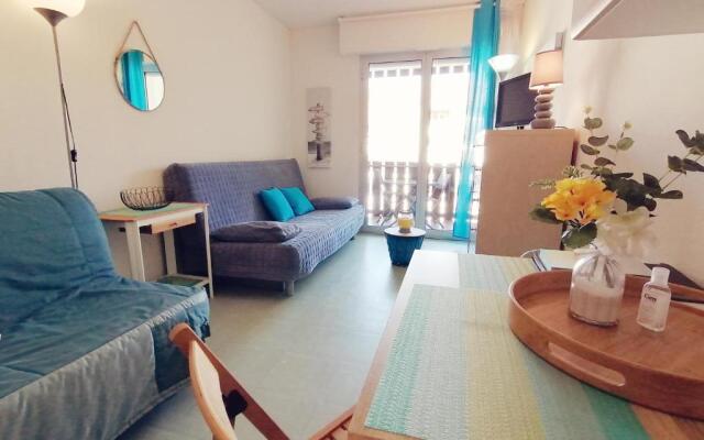 agréable studio avec terrasse à150m de la plage