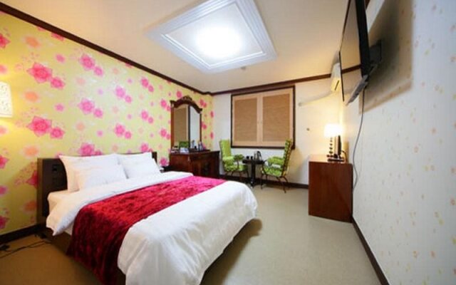 Royal Tourist Hotel