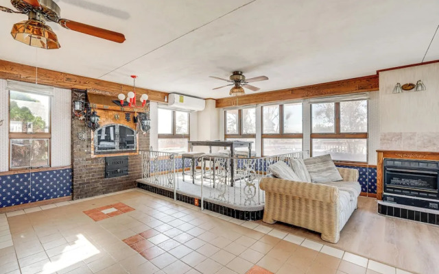 Beachfront Home ~ 7 Mi to Cape May!