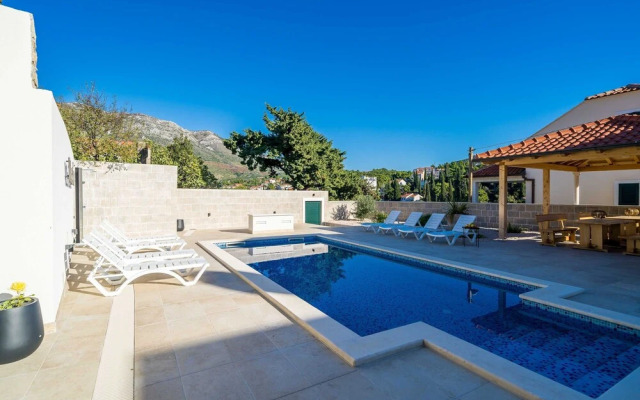 Residence & Pool Villa Schwarz Suites