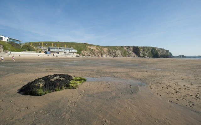 Beachcombers Apartments