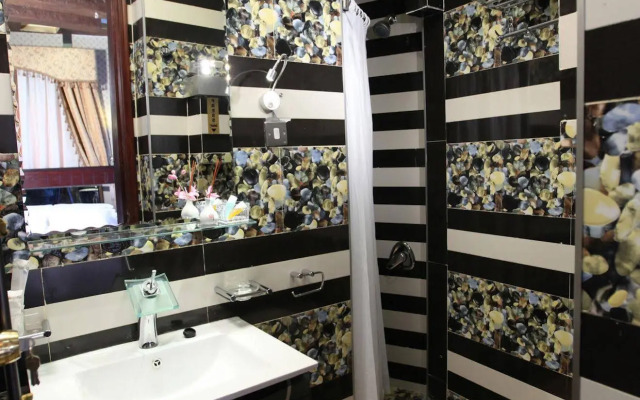 Roomi Suites Hotel