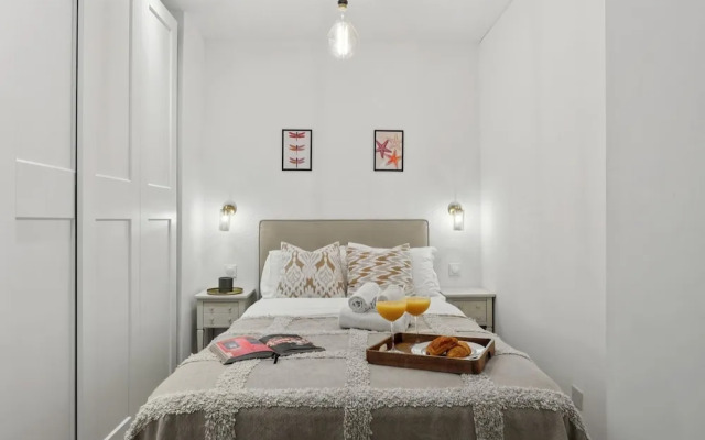 Classy 1BR - Elysee & Madeleine Area